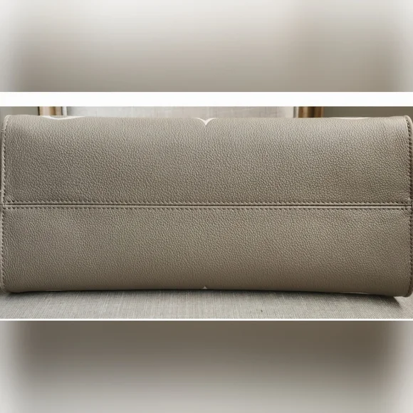 Louis Vuitton Giant Monogram Empreinte Tourterelle Onthego MM - Picture 9 of 15